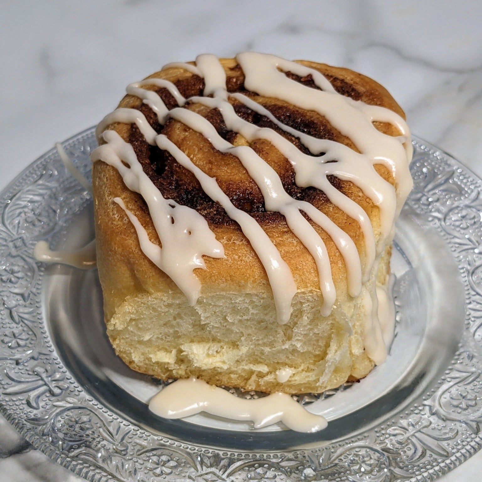 Image of cinnamon roll on plate