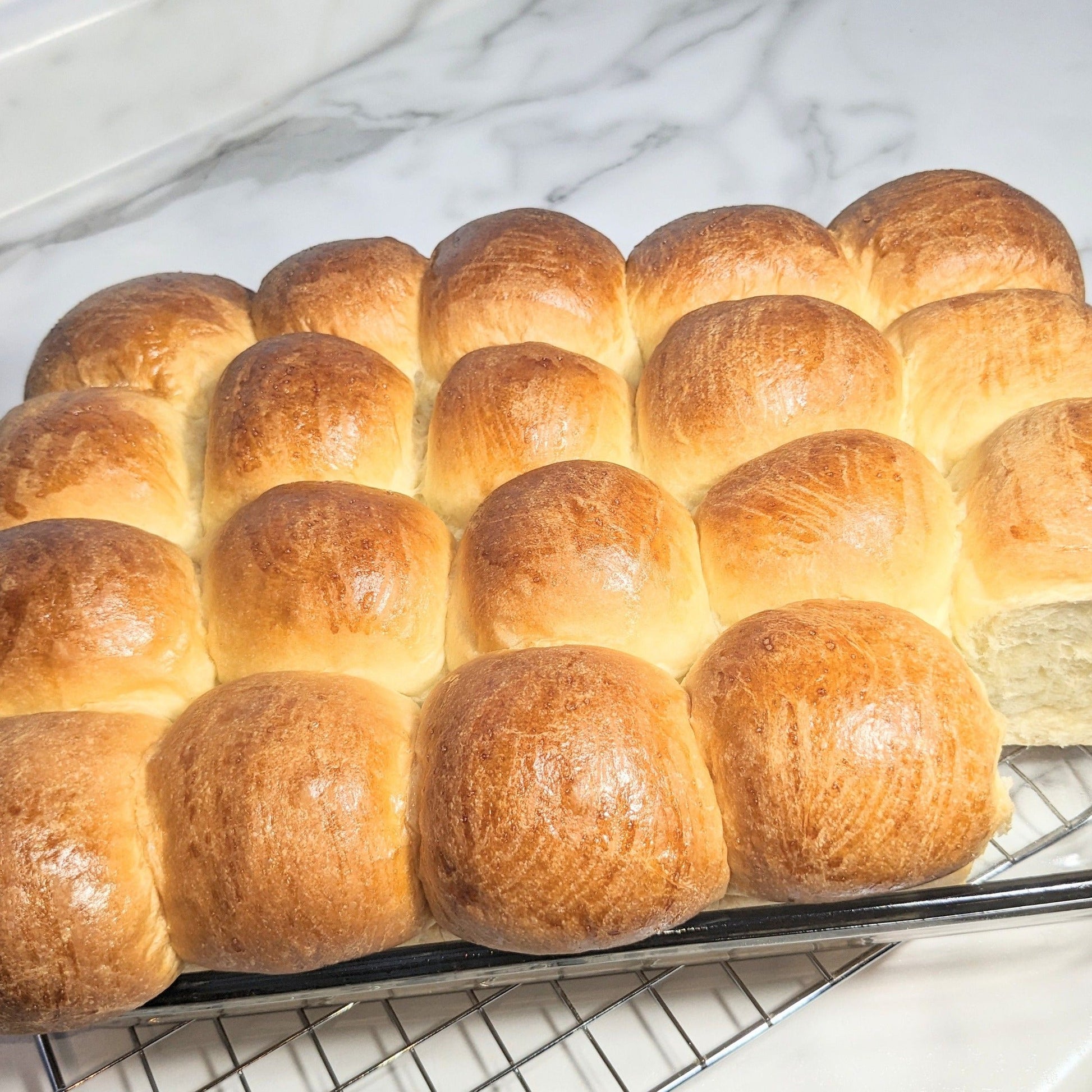 Image of dinner rolls on a rack